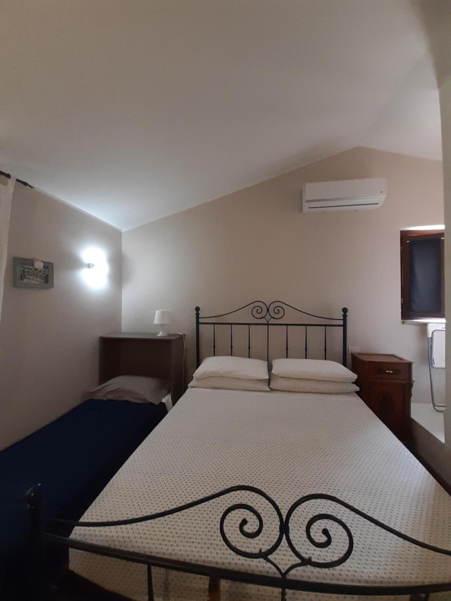 B&B La Casa Di Alice Foligno Szoba fotó
